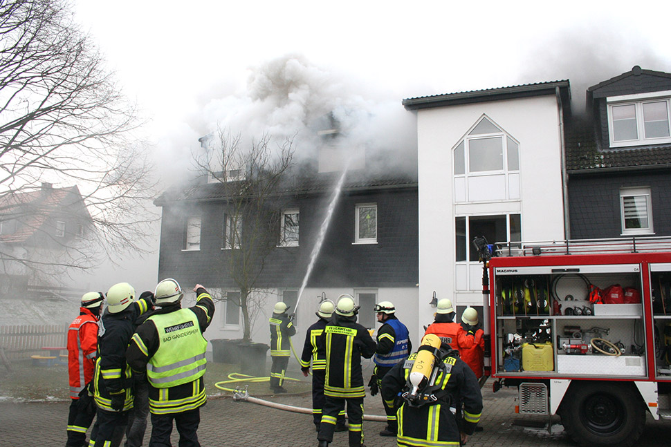 Feuerwehreinsatz, brennendes Haus